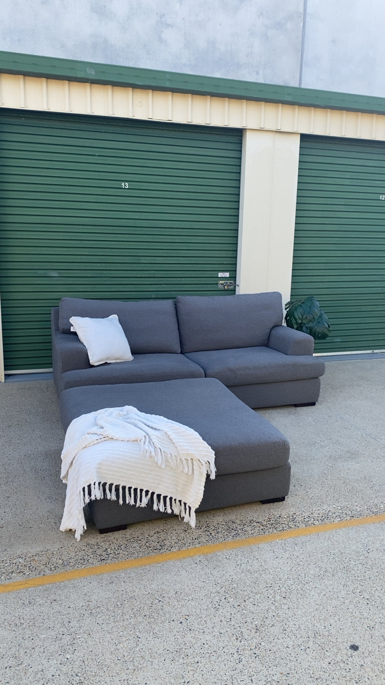 Ex Nick Scali 3 Seater Grey Sofa w/Ottoman