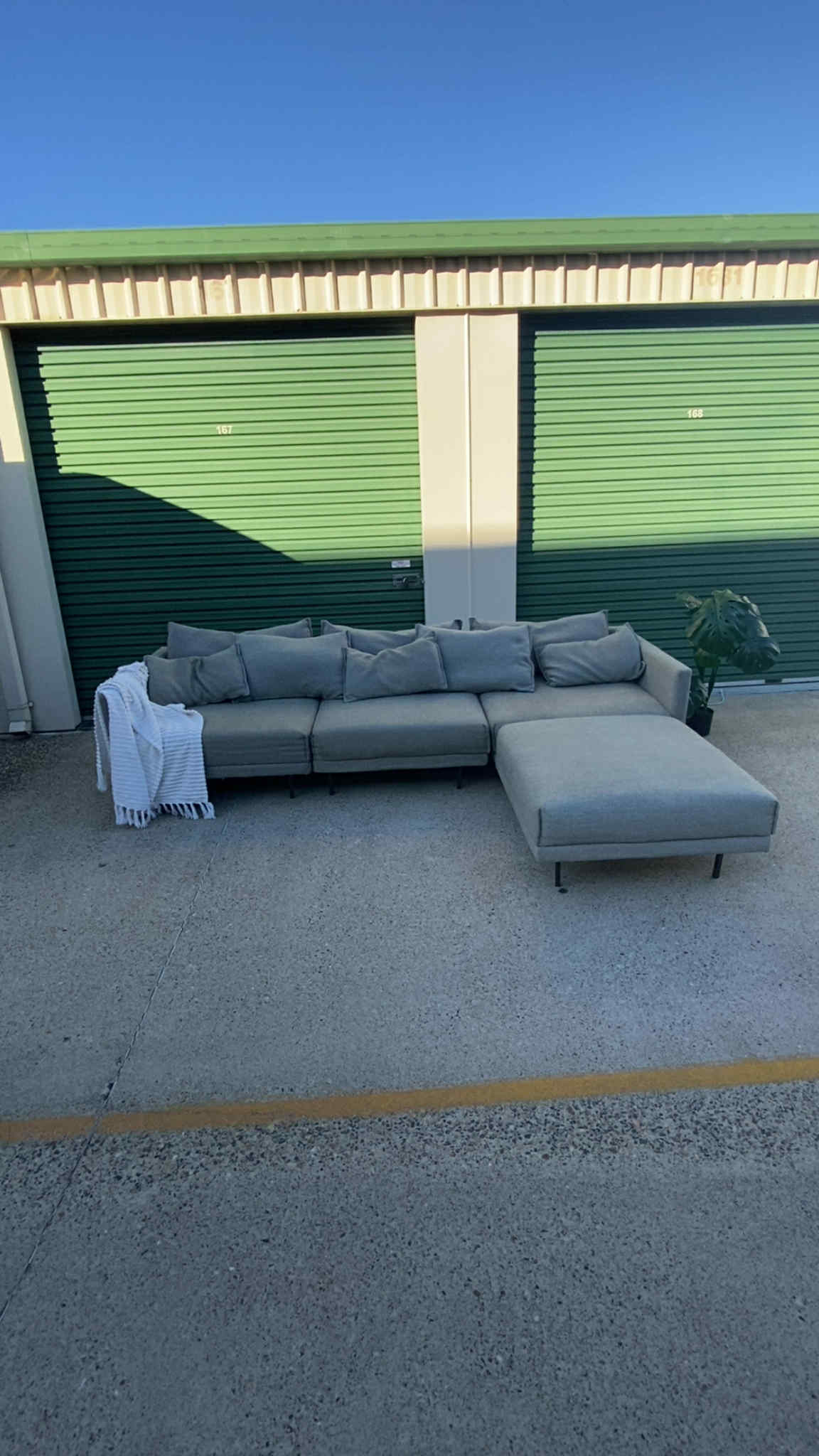 4 Seater Modular Sectional Sofa w/Ottoman *Grey*