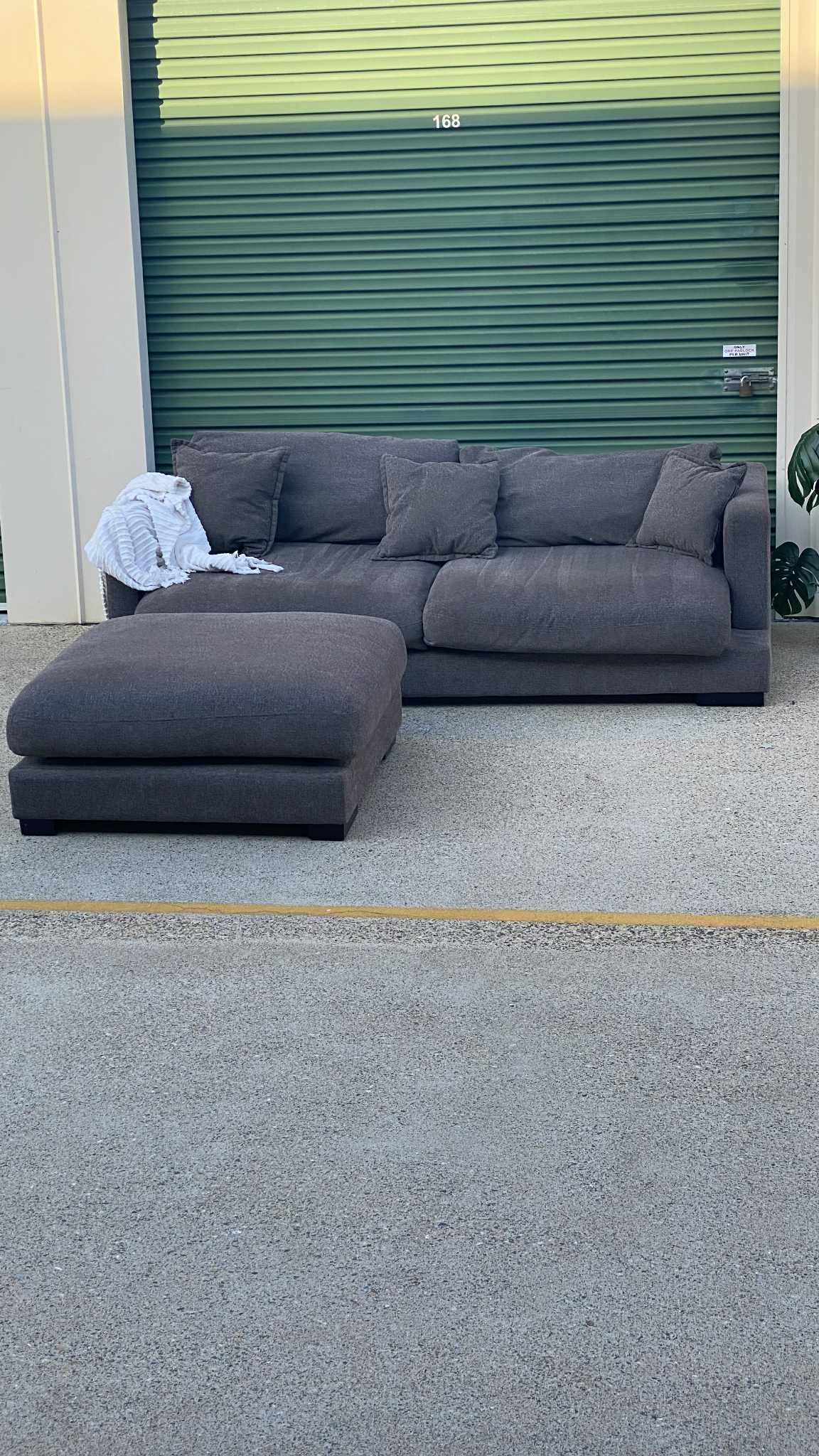 Deep Seated Lounge w/Ottoman *Brown*