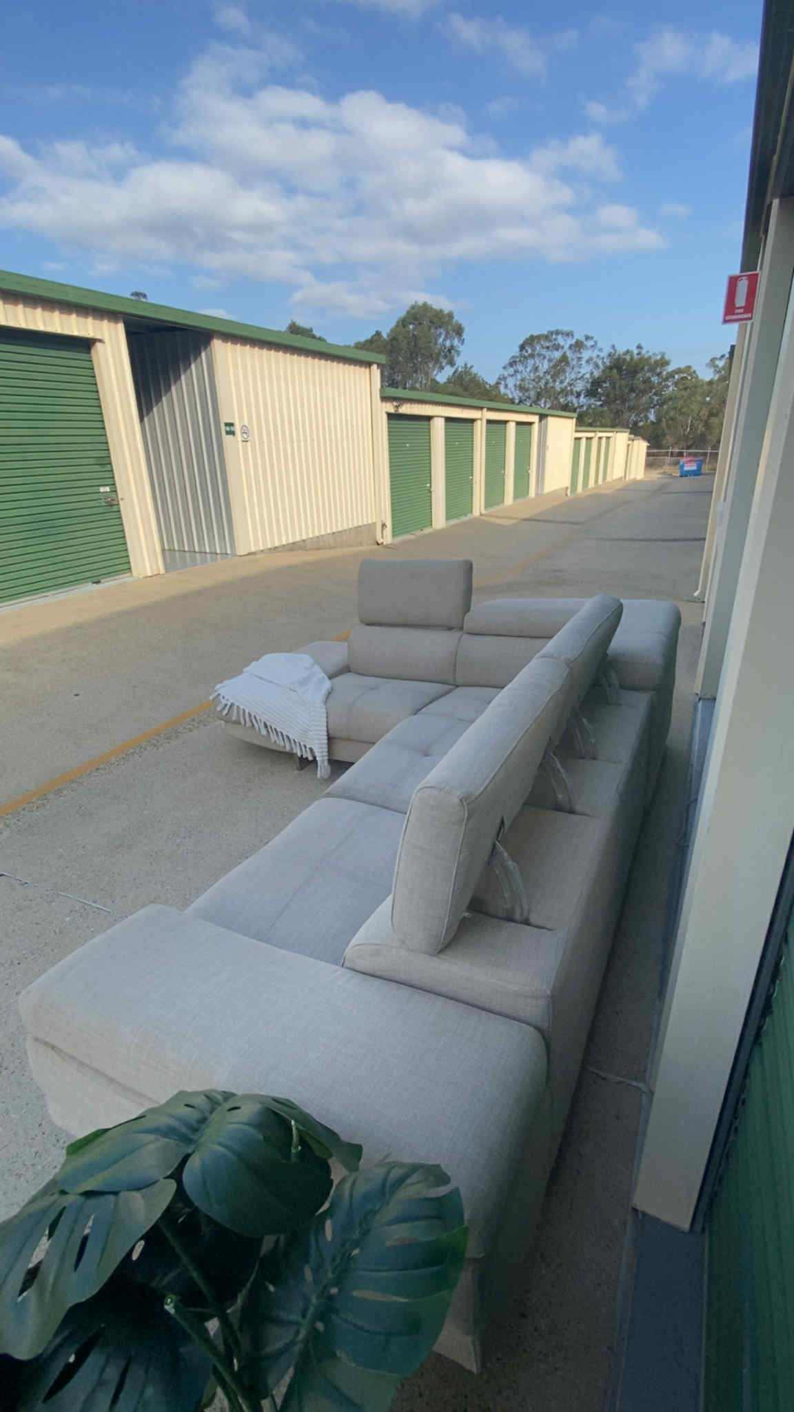 Ex Nick Scali L Shape Sectional Lounge w/Adjustable Headrests & Armrest *Beige*