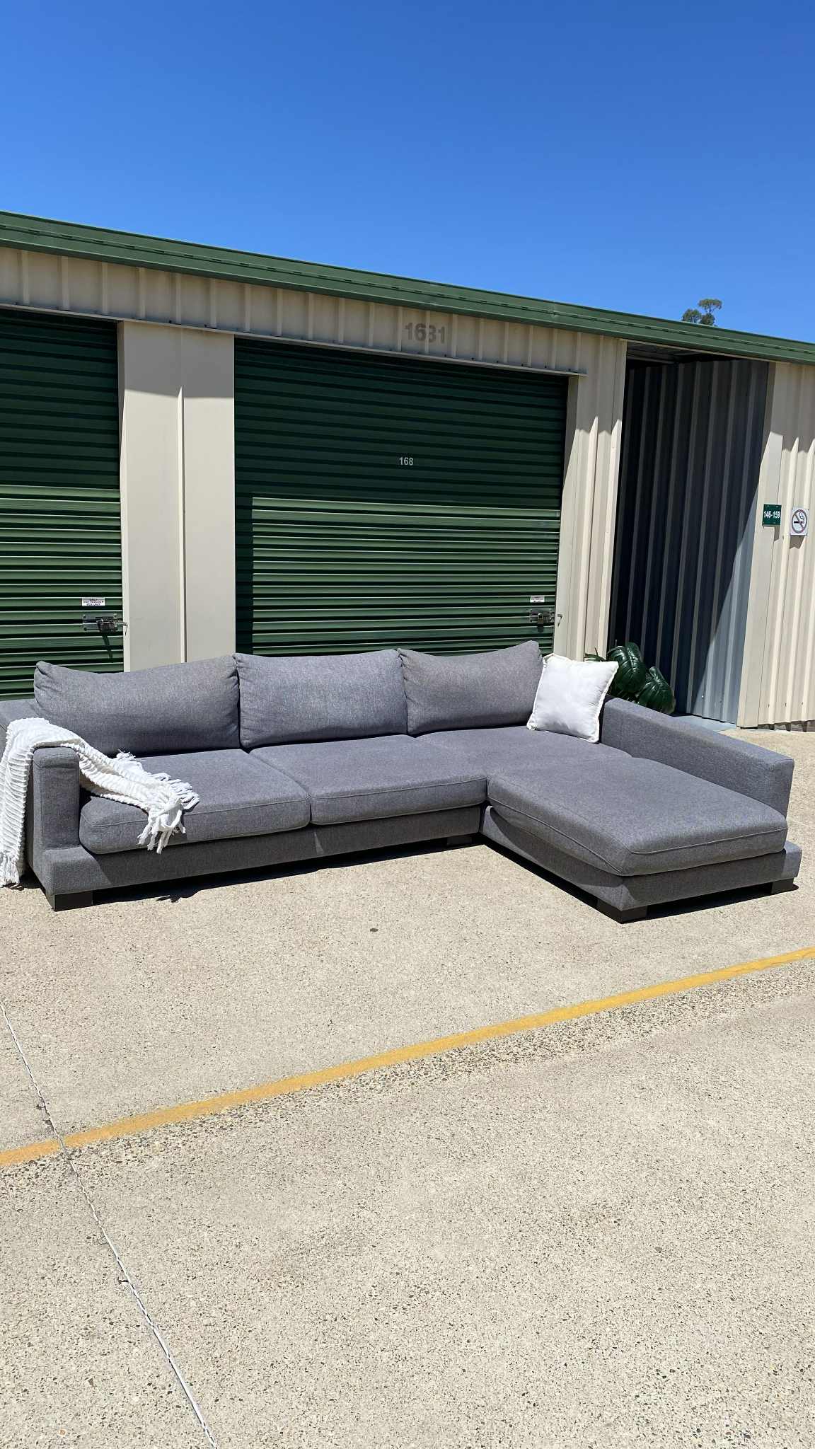 4 Seater Deep Seated Modular Grey Sofa w/Chaise