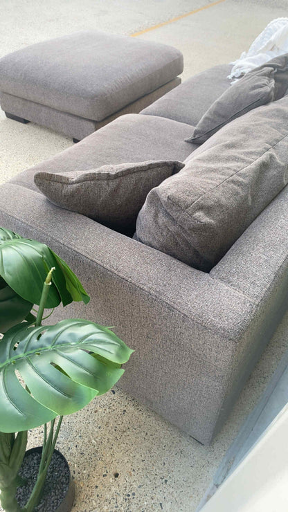 Deep Seated Lounge w/Ottoman *Brown*