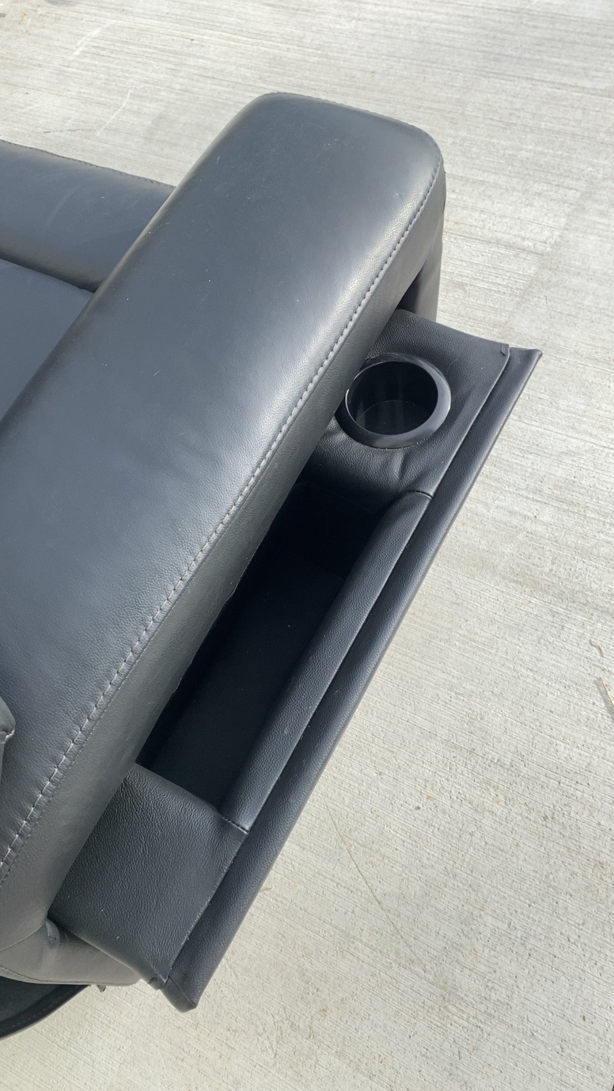 Black Theatre Electric Reclining Lounge