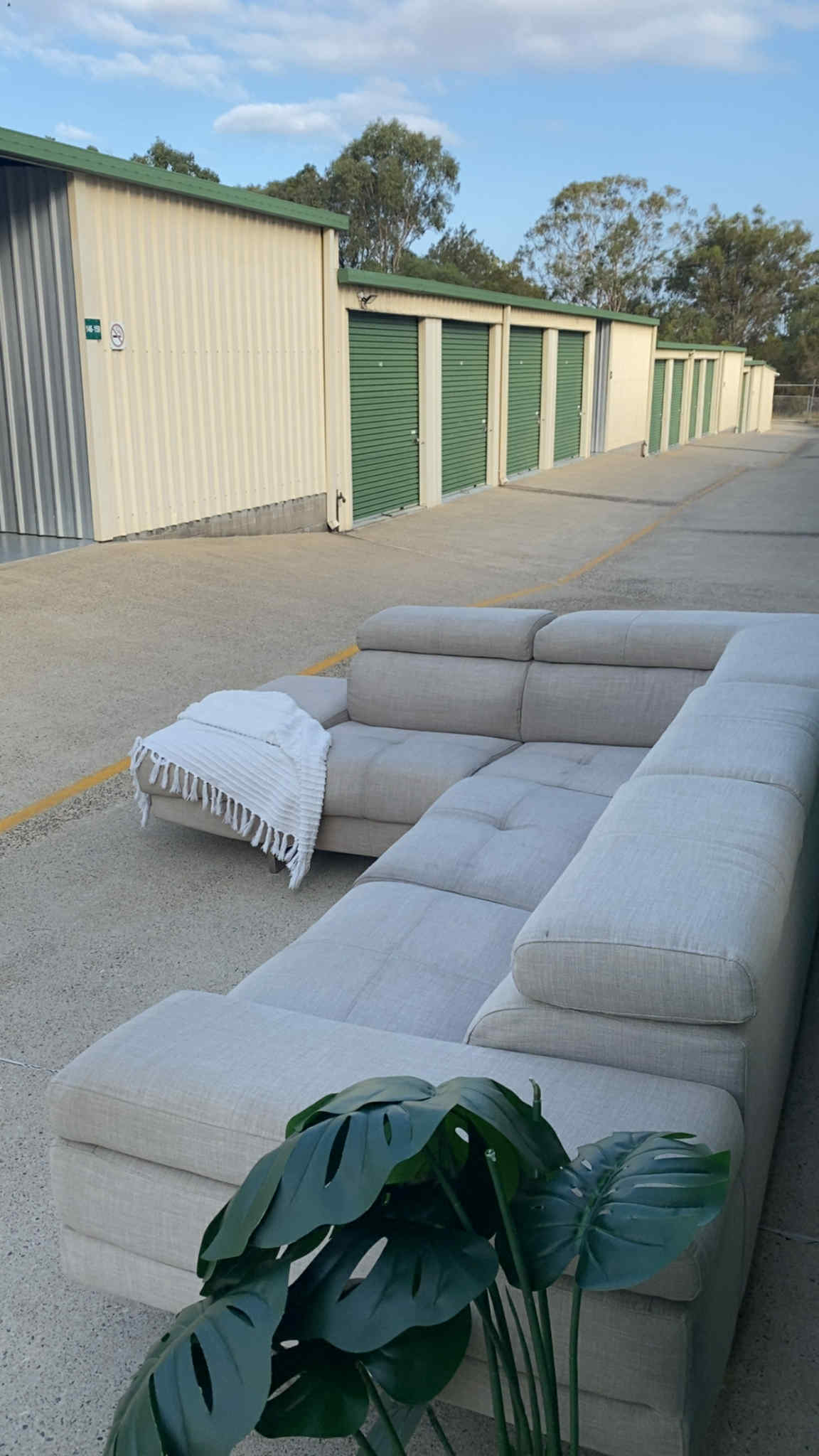 Ex Nick Scali L Shape Sectional Lounge w/Adjustable Headrests & Armrest *Beige*