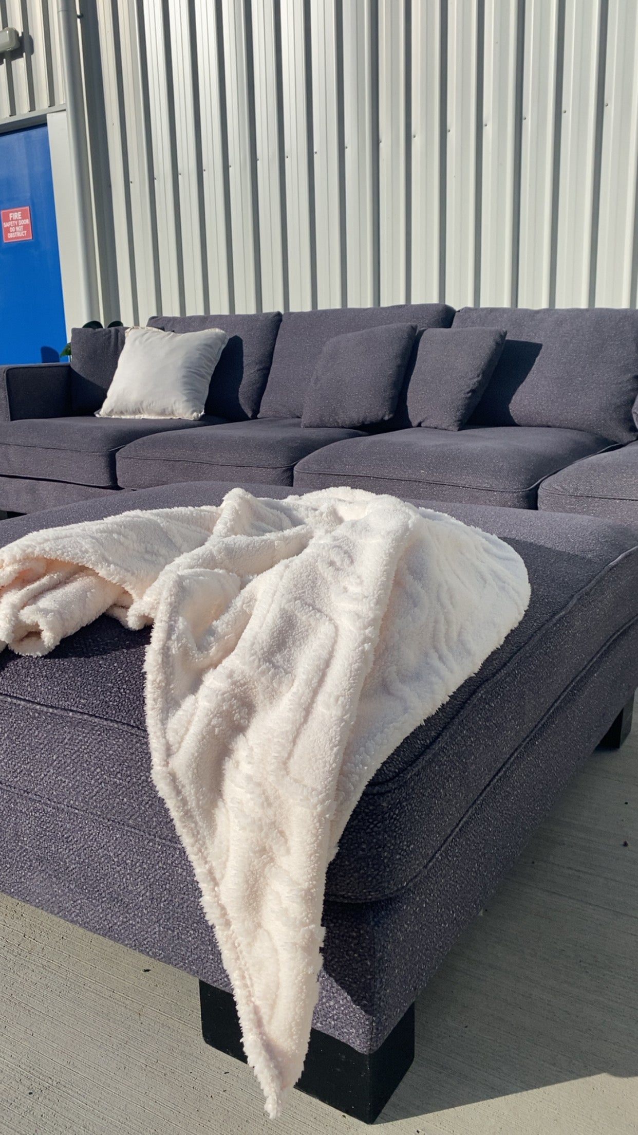 Large Lounge Suite w/Ottoman