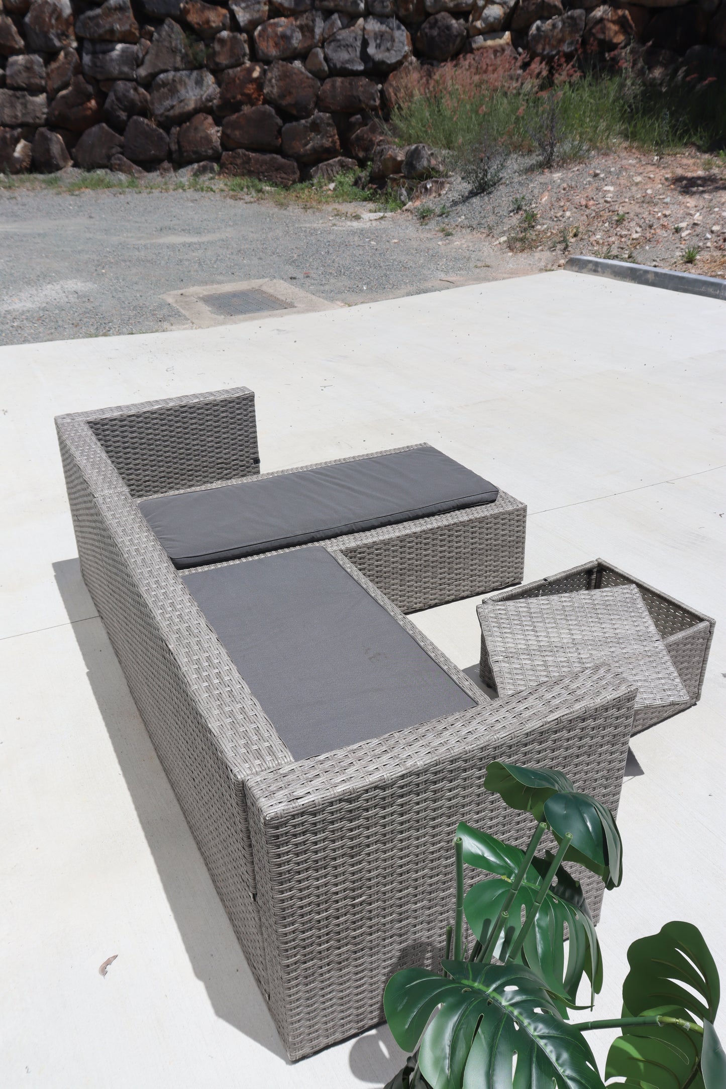 Outdoor Lounge Set w/Ottoman