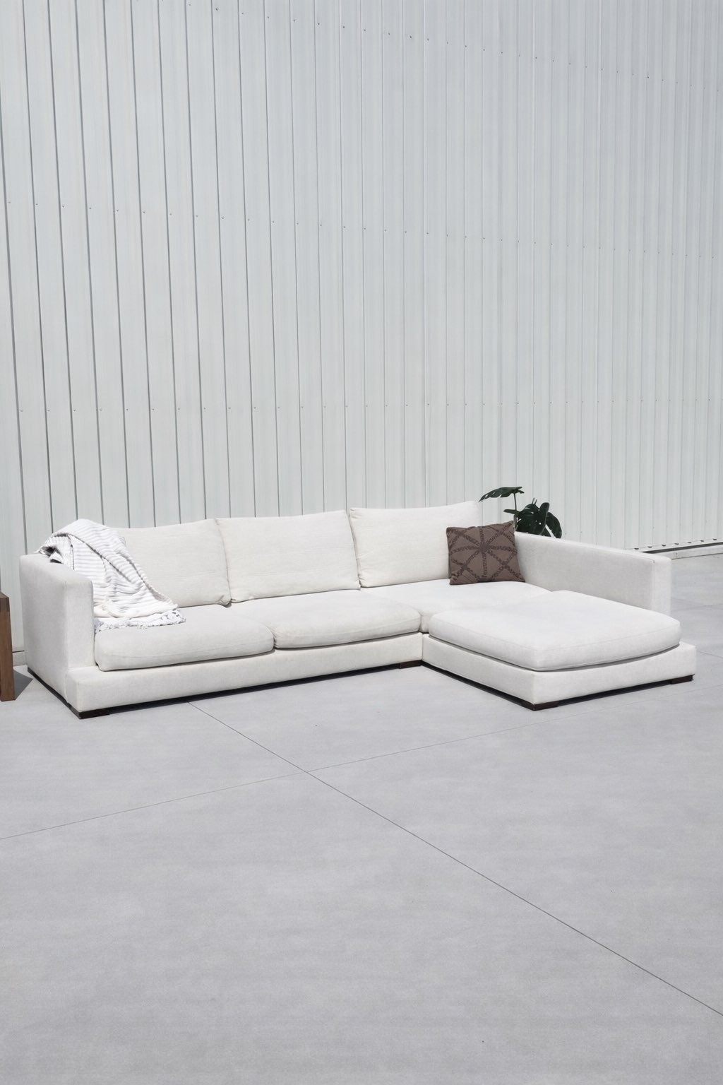 Ex James Lane White Biege Sand L Shape Lounge