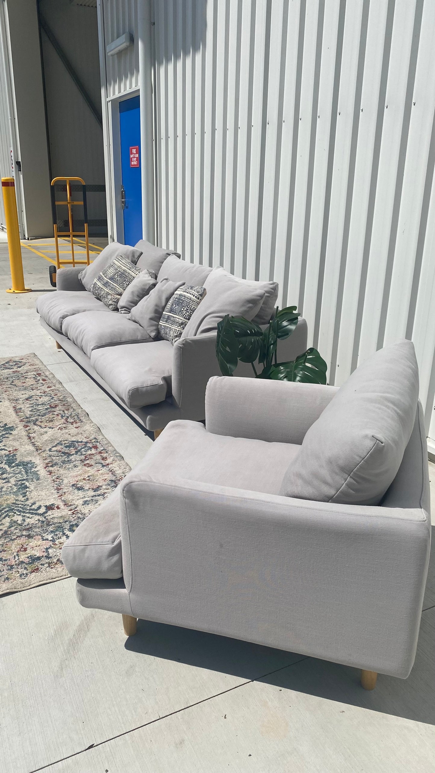 Ex Lounge Lovers 4 Seater + Occasional Chair