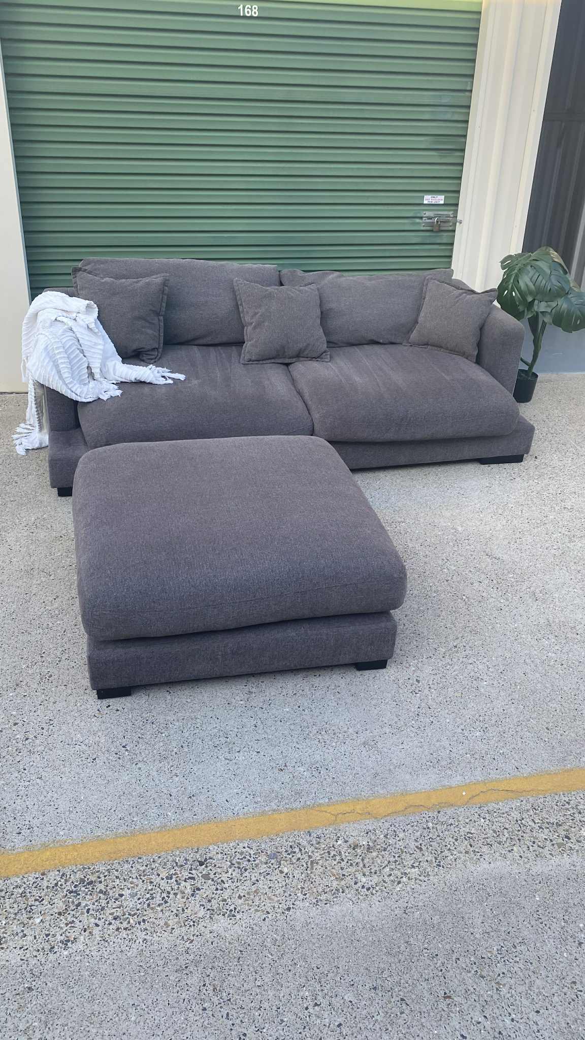 Deep Seated Lounge w/Ottoman *Brown*