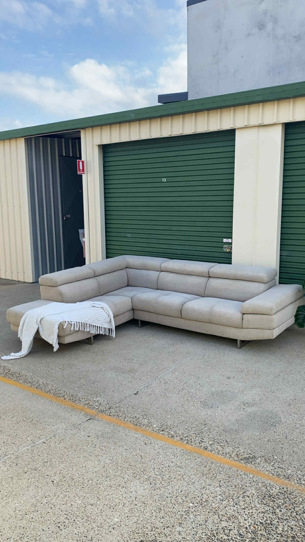 Ex Nick Scali L Shape Sectional Lounge w/Adjustable Headrests & Armrest *Beige*