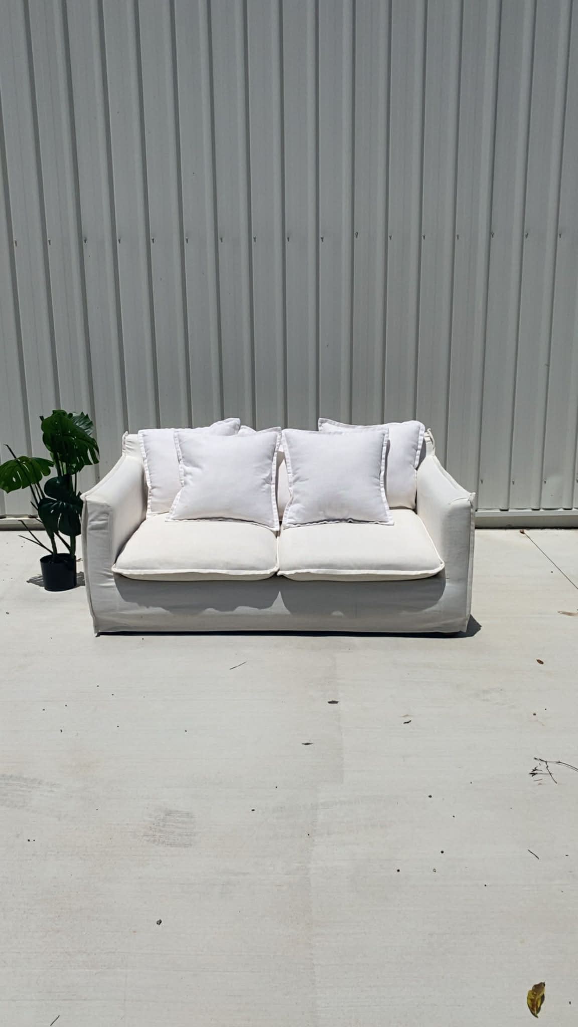 Ex Brosa Palermo 2-Seater White Sofa
