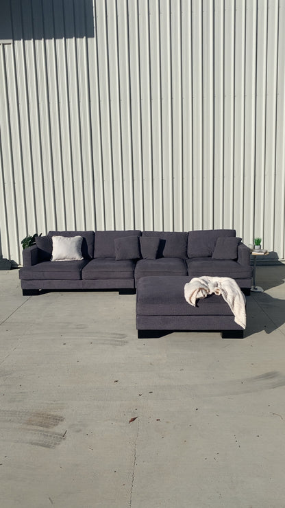 Large Lounge Suite w/Ottoman