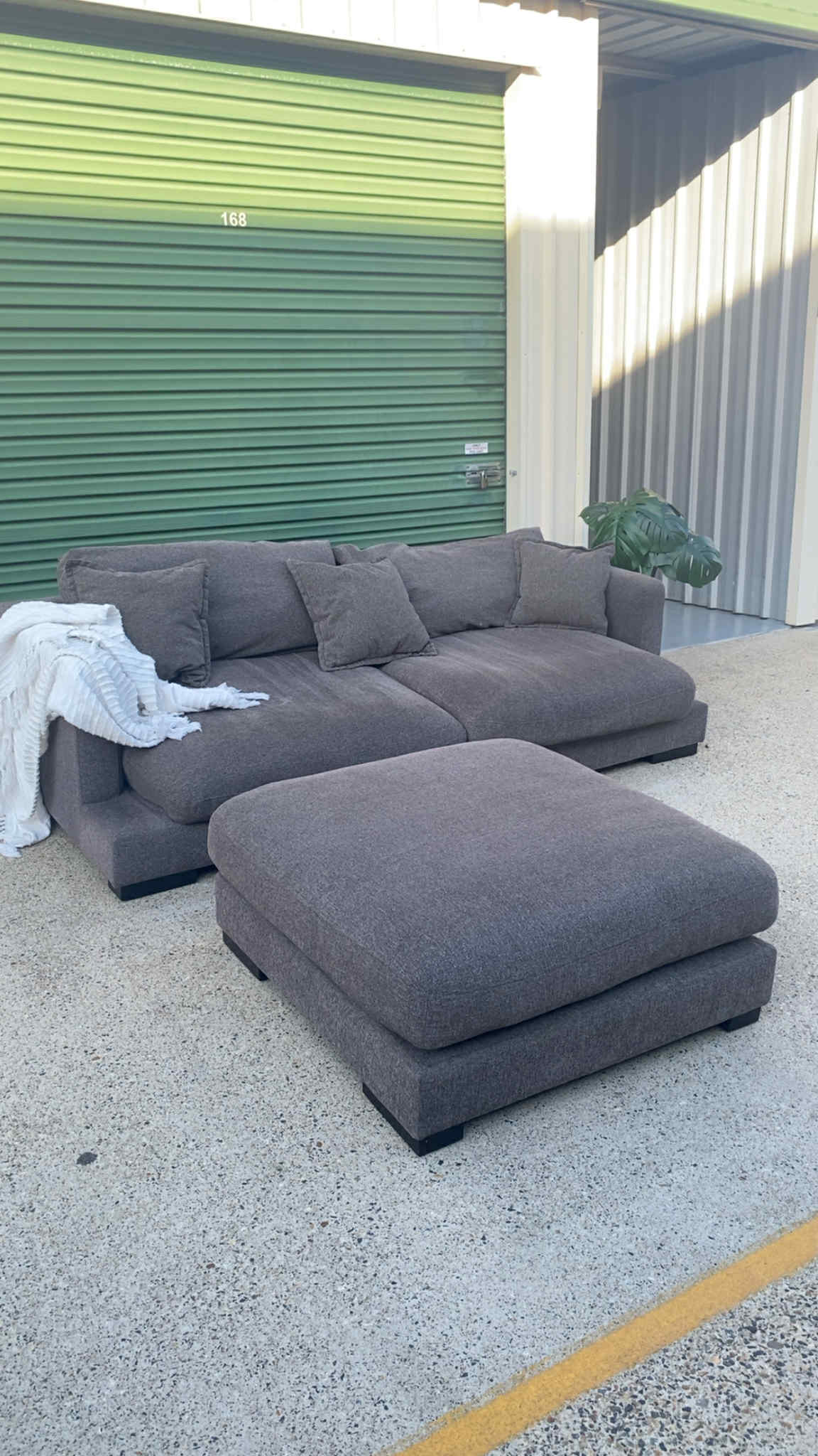 Deep Seated Lounge w/Ottoman *Brown*
