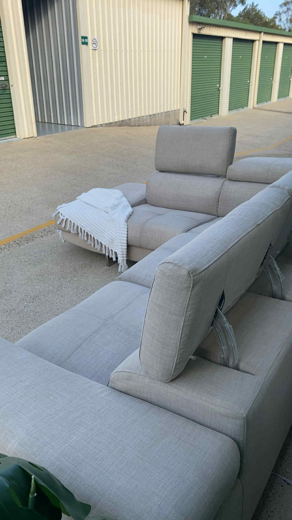 Ex Nick Scali L Shape Sectional Lounge w/Adjustable Headrests & Armrest *Beige*