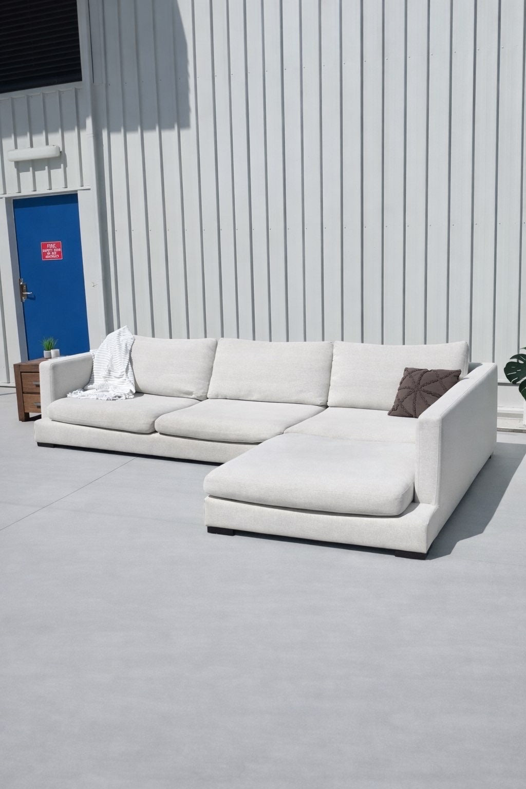 Ex James Lane White Biege Sand L Shape Lounge