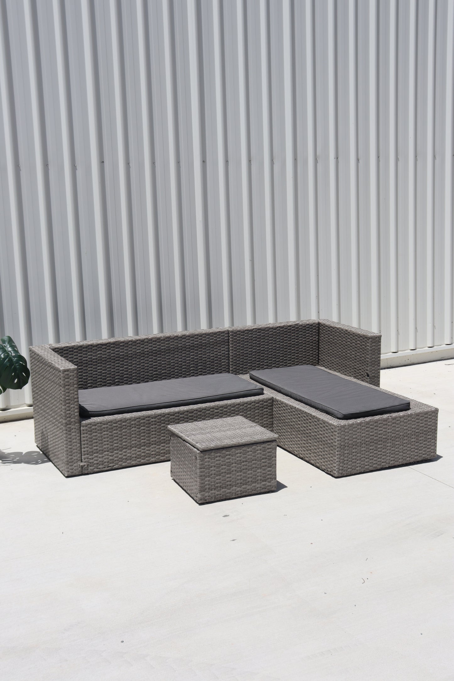 Outdoor Lounge Set w/Ottoman
