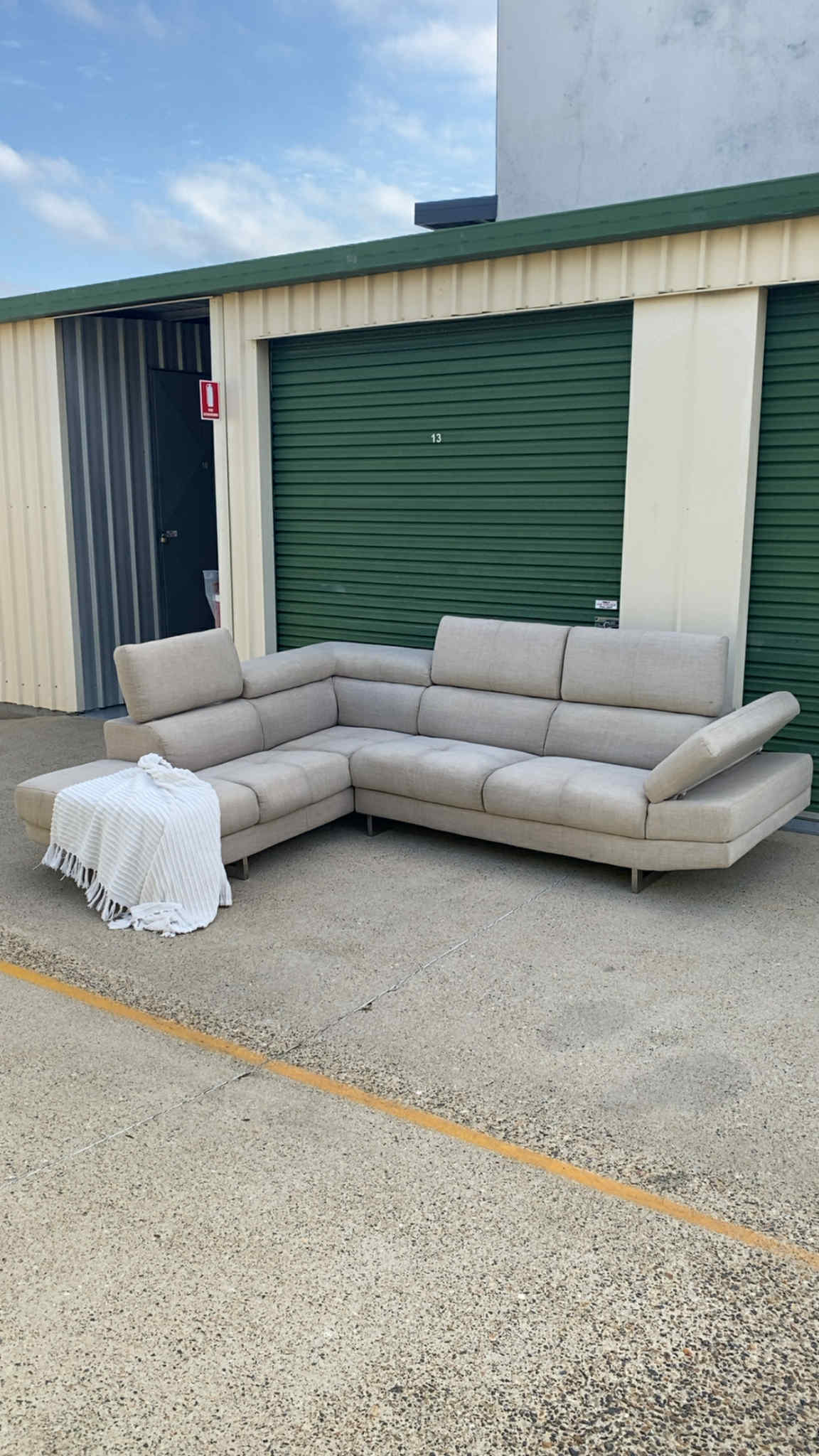 Ex Nick Scali L Shape Sectional Lounge w/Adjustable Headrests & Armrest *Beige*