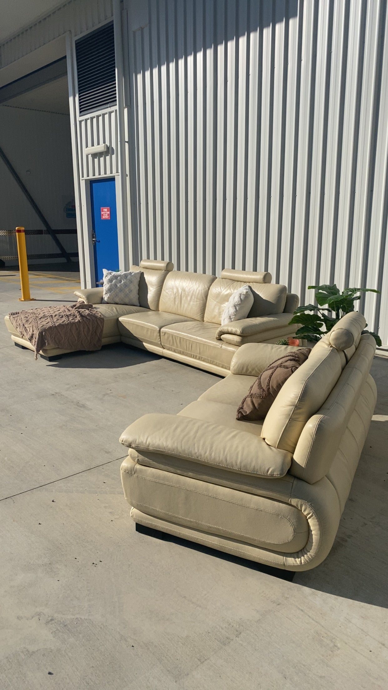 Ex Nick Scali Premium Cream Leather Lounge Suite w/Headrests