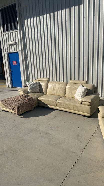 Ex Nick Scali Premium Cream Leather Lounge Suite w/Headrests