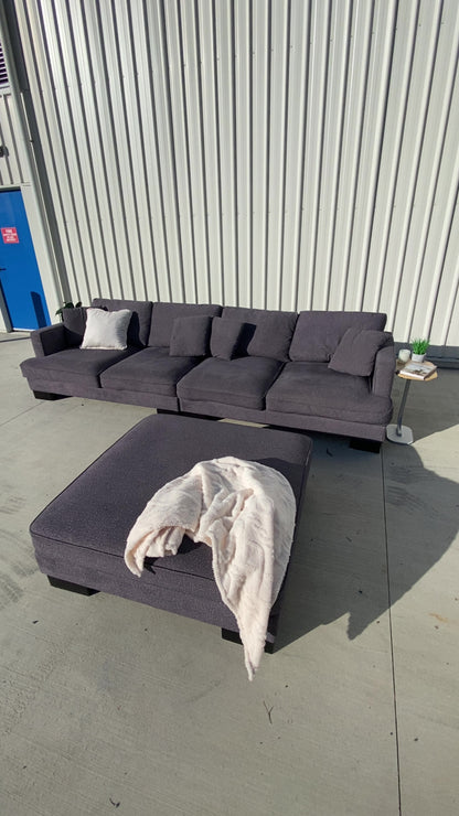 Large Lounge Suite w/Ottoman