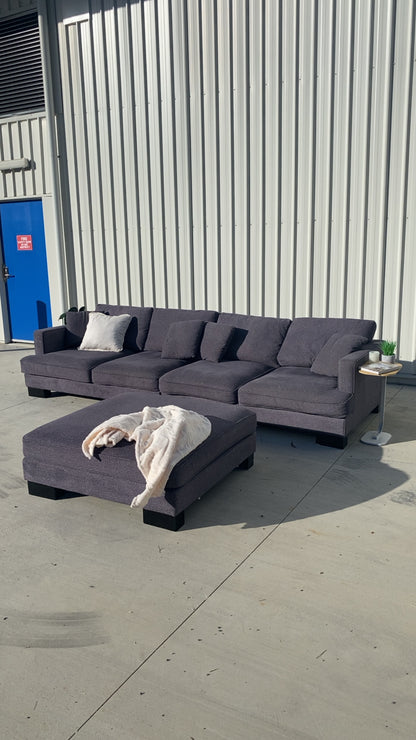 Large Lounge Suite w/Ottoman