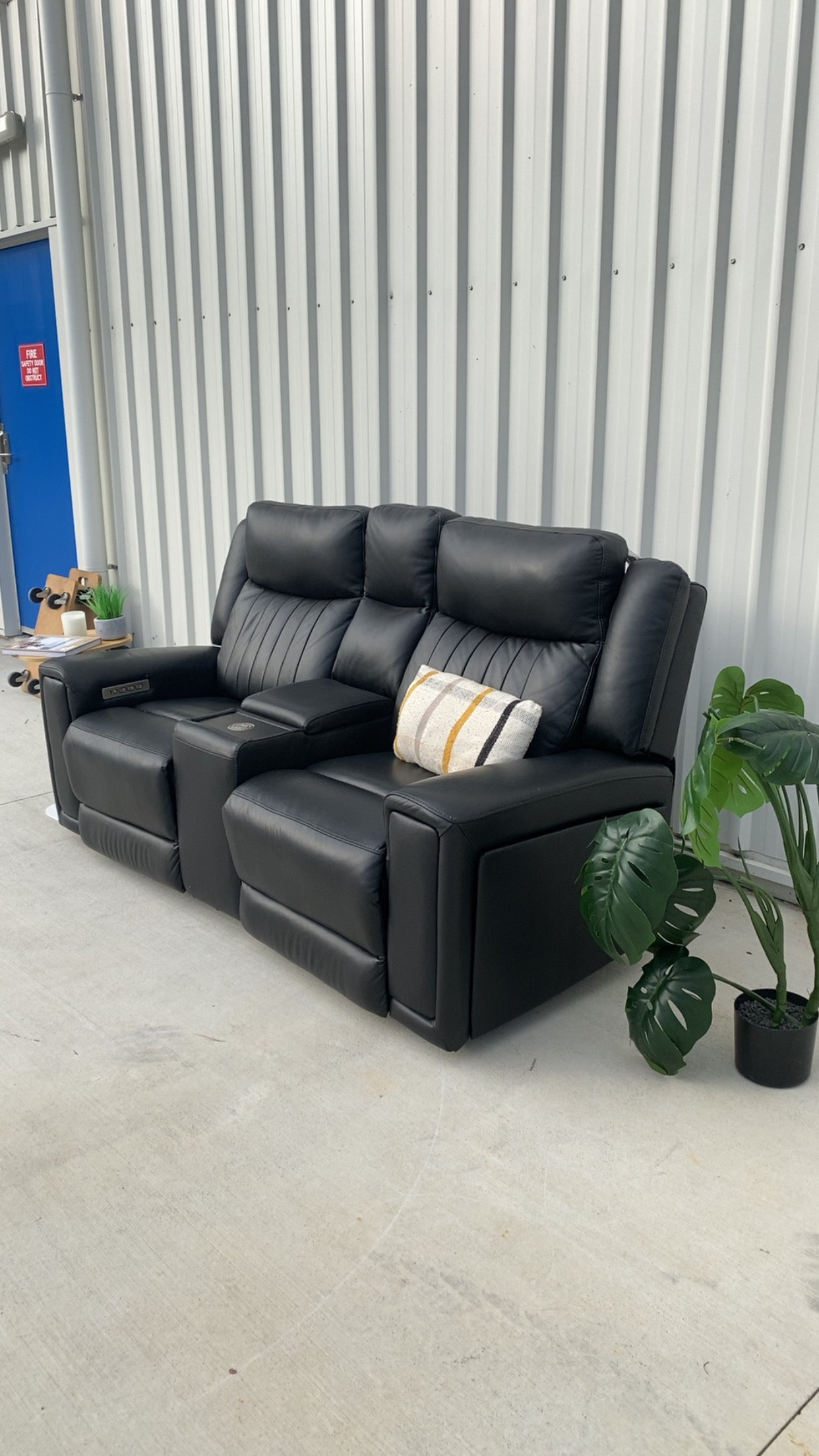 Black Theatre Electric Reclining Lounge