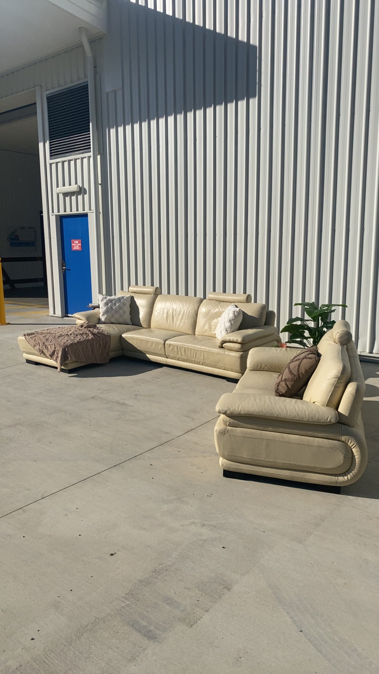 Ex Nick Scali Premium Cream Leather Lounge Suite w/Headrests