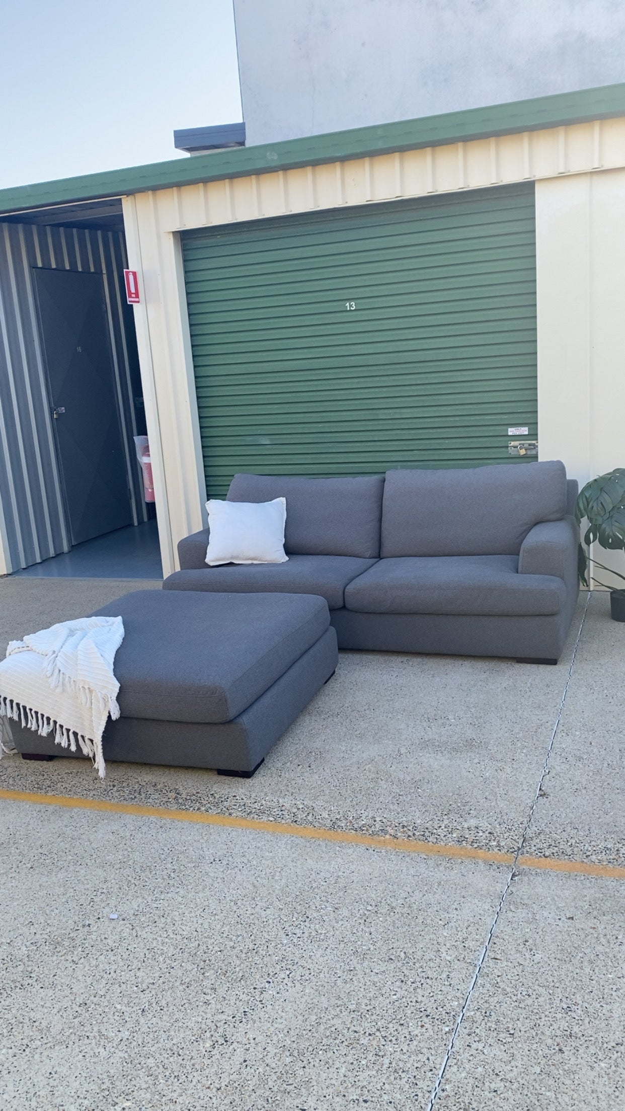 Ex Nick Scali 3 Seater Grey Sofa w/Ottoman