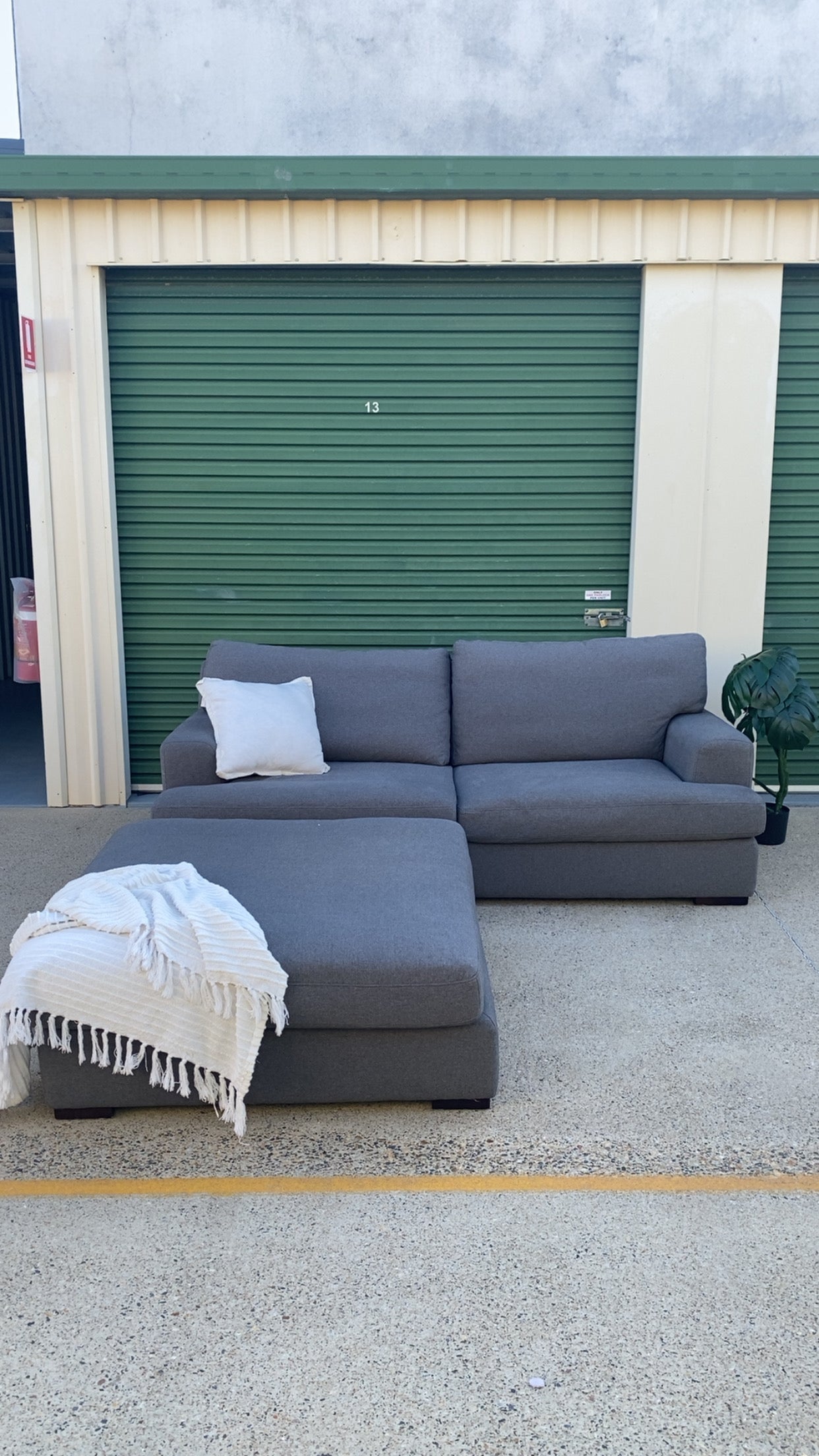 Ex Nick Scali 3 Seater Grey Sofa w/Ottoman