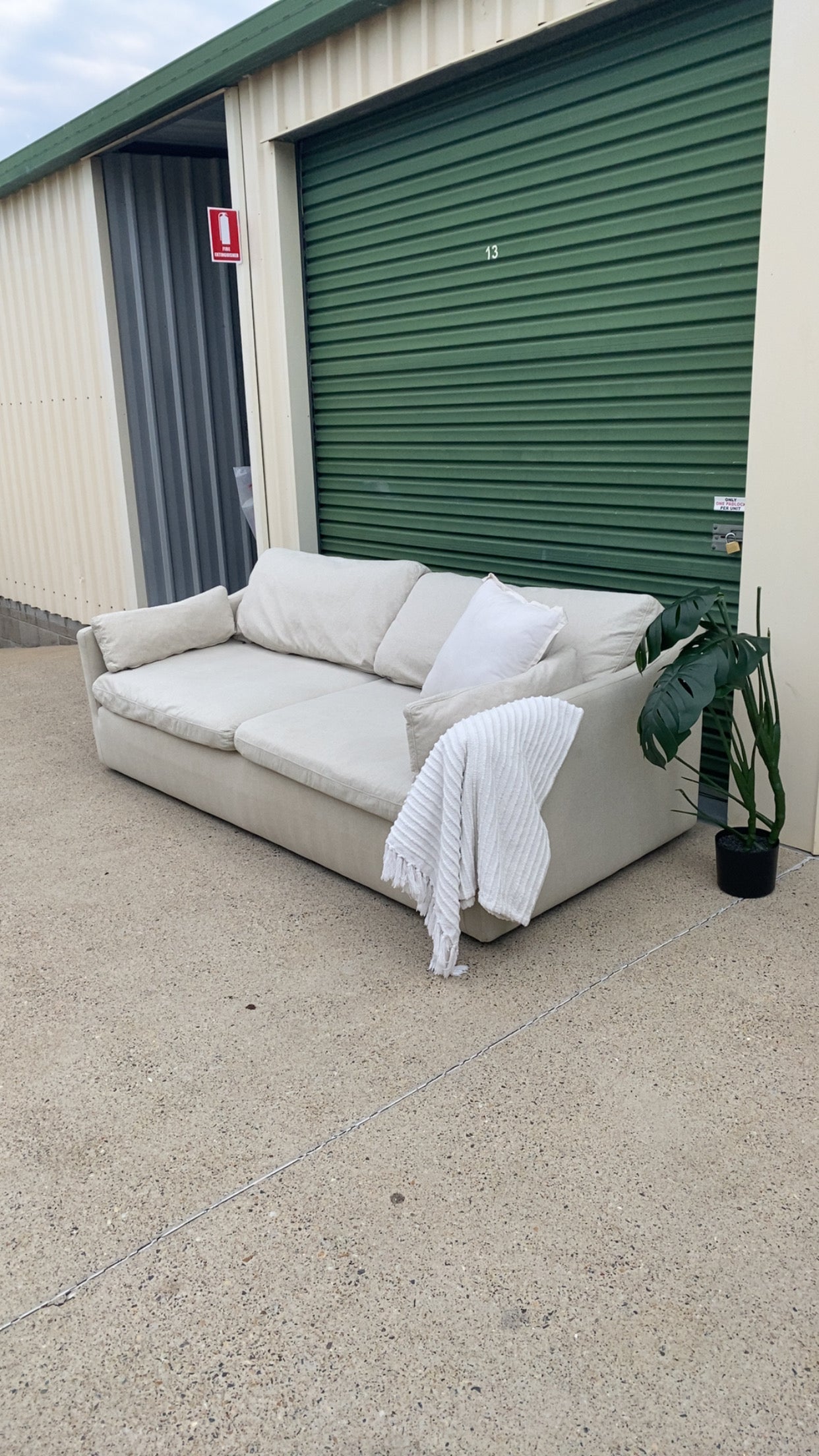Ex Nick Scali Beige Dream 2.5 Seater Sofa