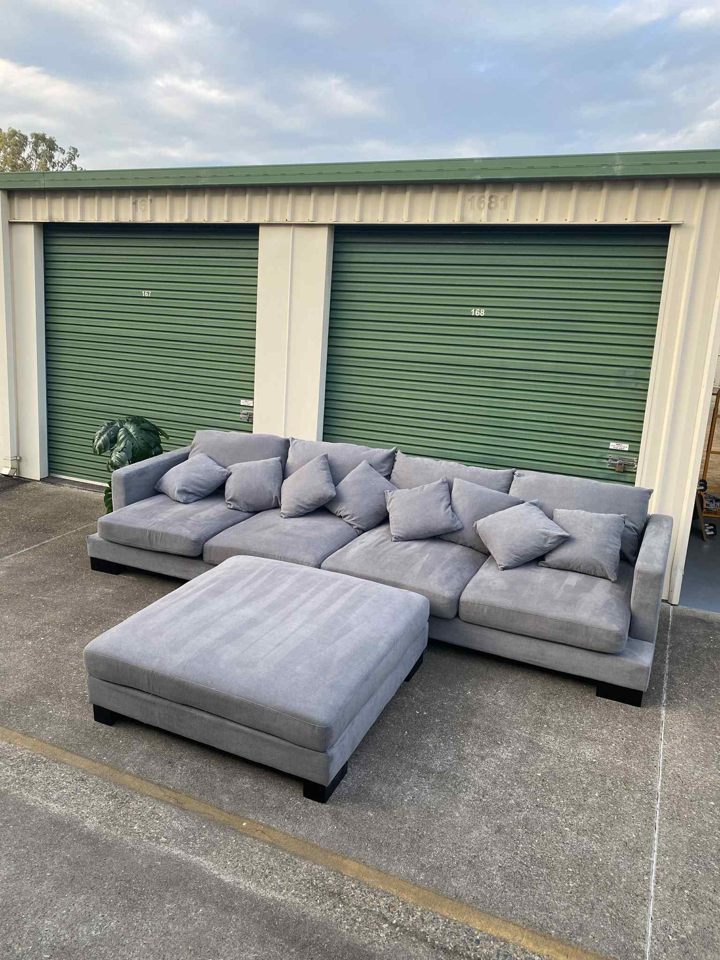 Pre-loved Harvey Norman 4 Seater Modular w/Ottoman *Grey*